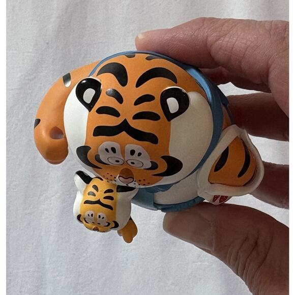 Funsim I’m Not Fat Tiger Pangs Loving Father Faithful Son Series “Super Daddy” - Picture 6 of 9